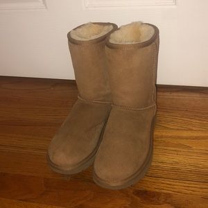 UGG Classic Short Boot